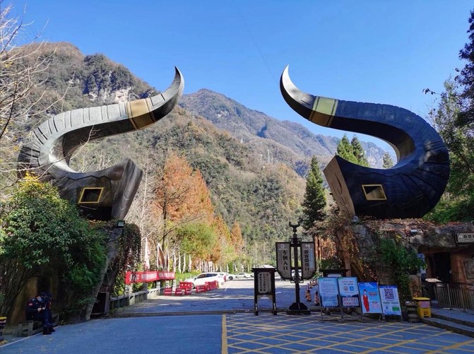 神农架雪怪·光明的传说，神秘的身影