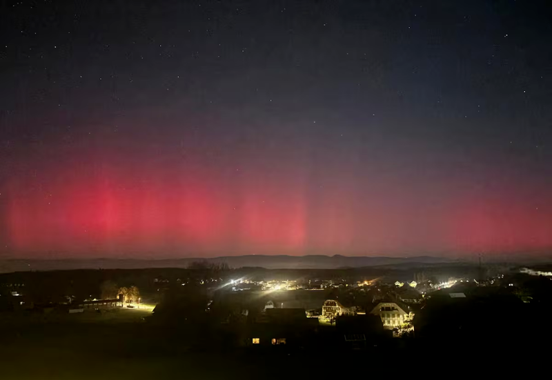 夜空中的谜团·西班牙亚利桑那光点的神秘面纱