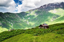 高加索山脉耳语石碑·裂纹中的古老秘密
