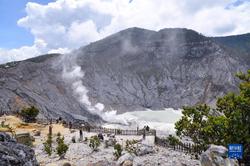 阿尔卑斯火山红龙丨自然的奇迹与人类的想象