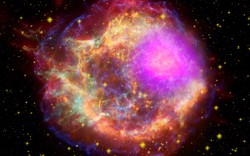 瑞典夜空惊现神秘光芒—宇宙能量还是幻觉？