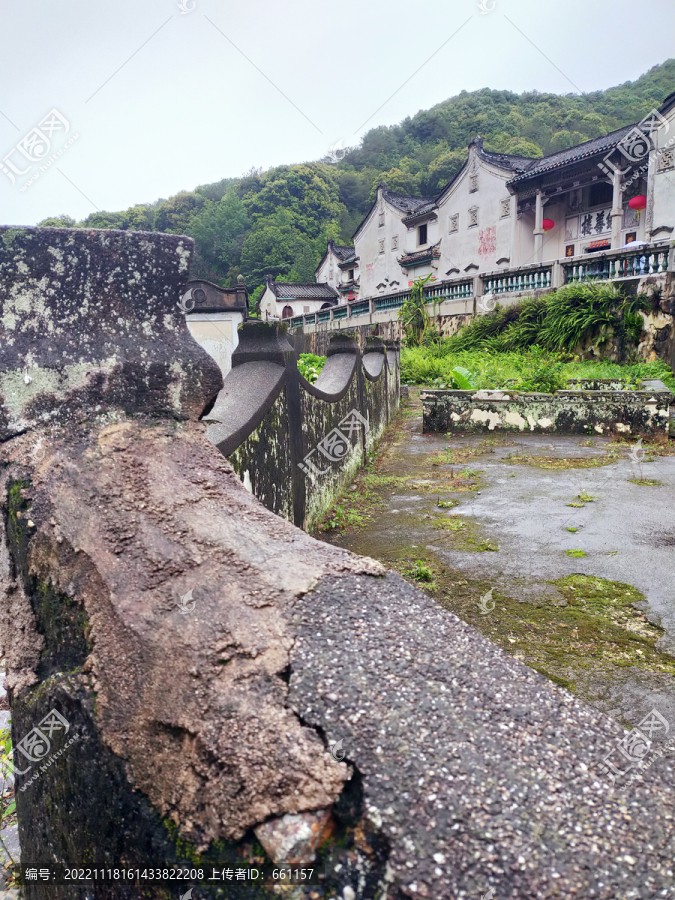 青石板上走出的县令？