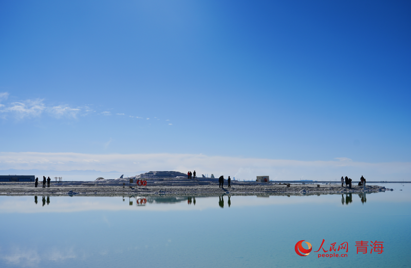 盐湖六芒刻印绿光·一场与自然的神秘对话