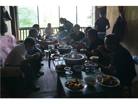 当死亡成为庆典·尸巫丰收的诡异狂欢