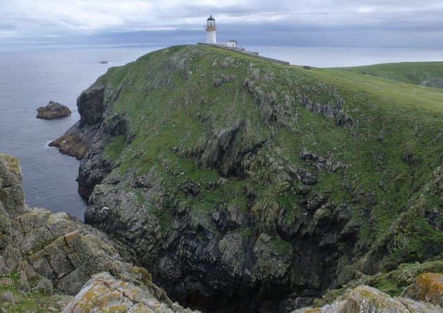 孤岛奇观·揭秘重力异常灯塔下的神秘石球阵