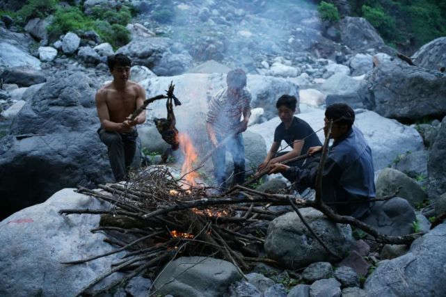 悬崖村绿光木偶立像丨传说与现实