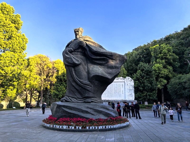 小雄故事第六十八章·风衣客人的深夜面摊