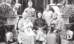 两姐妹，一束光，一场争夺…