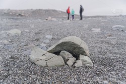 冰川裂缝中的神秘之光丨倒挂雕像石刻的奇幻之旅