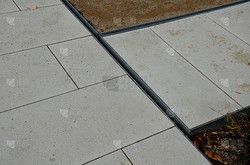 神秘的反重力石｜揭秘地下河道中的空白户籍之谜