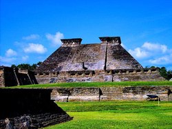 玛雅遗址上的神秘静默丨未知孢子背后的宇宙之谜