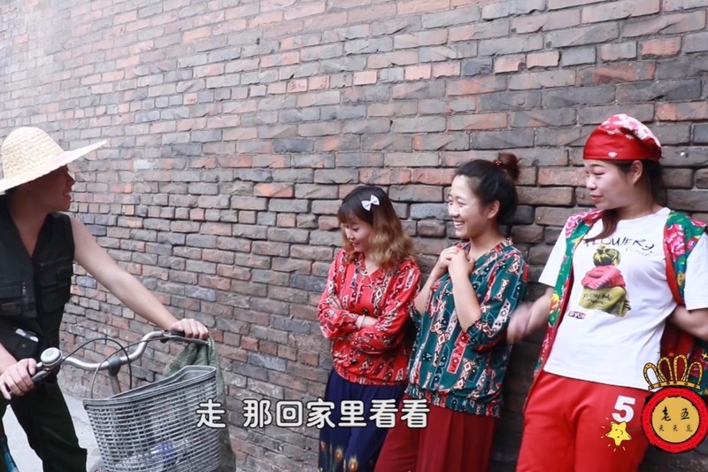 收破烂的老张与他的“宝藏”世界