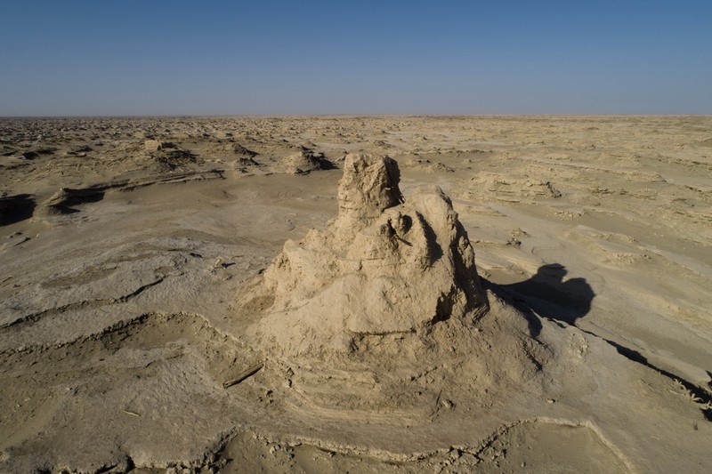 楼兰之谜：红色粉末与频率干扰的神秘交织