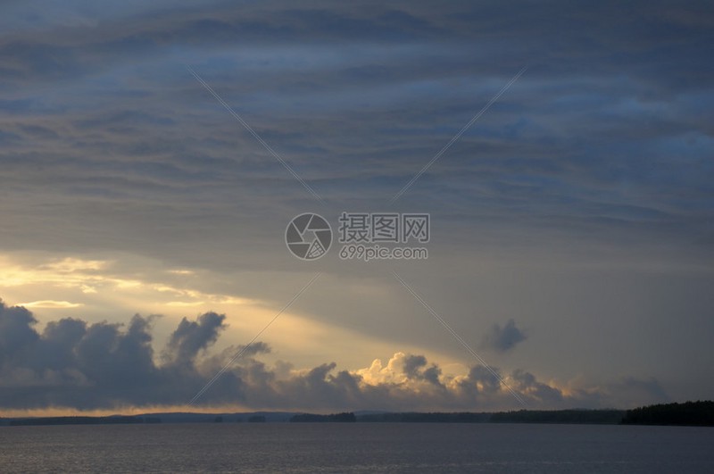 雷暴高地雨鱼无刻度时钟·时间在暴雨中迷失
