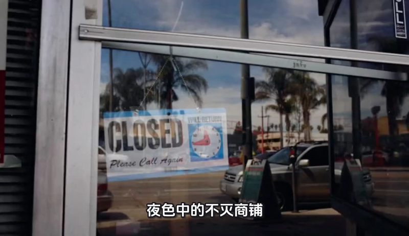 夜幕下的古老钟楼与秘密的呼唤？