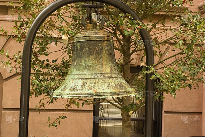 在神农架听钟声，我学会了怎么系红绳结…