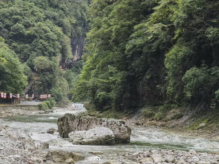 红雾中的秘密丨喀斯特地貌里的金面具传奇