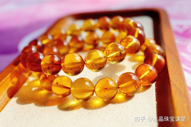 琥珀之恋·时光流转中的永恒爱恋