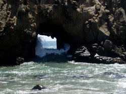 海蚀洞、鲸鱼搁浅、旧磁带：一场奇妙的时空相遇