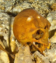 时空紊乱海蚀洞中的骨骸残迹—一次诡异的发现