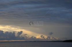 雷暴高地雨鱼无刻度时钟·时间在暴雨中迷失