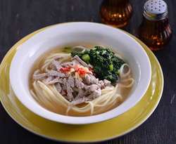 深夜街角的雪菜肉丝面·一碗面里的旧时光与回甘