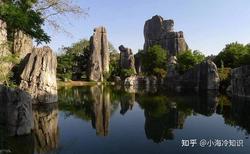 喀斯特地貌的绿光·烧灼的指纹与自然的奇迹