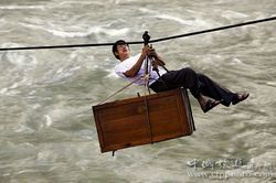 怒江峡谷电梯停层铃声碎片丨那些在空谷中回荡的孤独旋律