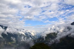 雨鱼怒江峡谷的神秘血手印｜一场跨越时空的对话