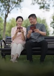 她把咖啡杯留在了他家门口…