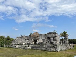 漂浮巨石与锈蚀徽章丨玛雅文明的未解之谜