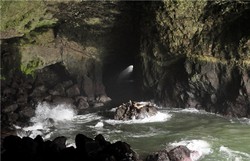 探寻海蚀洞梦境同步石球阵丨一场穿越时空的神秘之旅