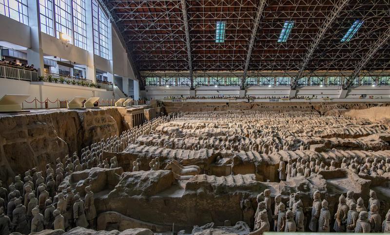 地铁站深处的鳞片光斑，让我记住了那夜的诡异…