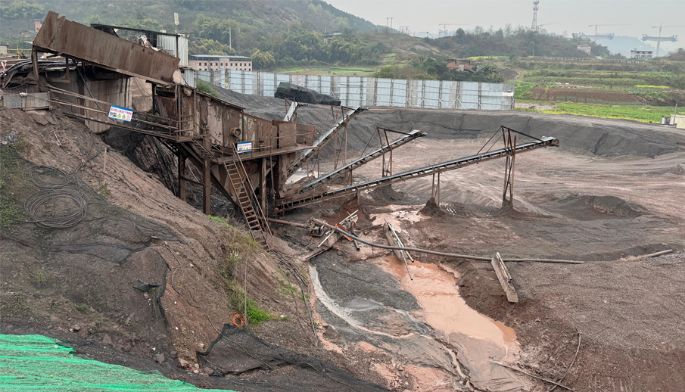 那些被遗忘在时光深处的秘密·重力异常废弃地铁黑胶片的奇妙之旅