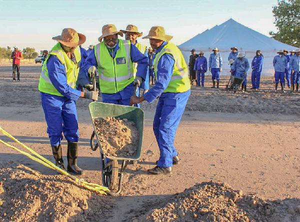 纳米比亚的零点能实验丨一场被遗忘的科学冒险