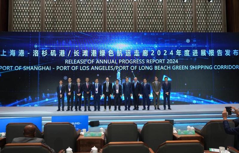 湖心孤岛上的绿光丨一个关于孤独与记忆的故事