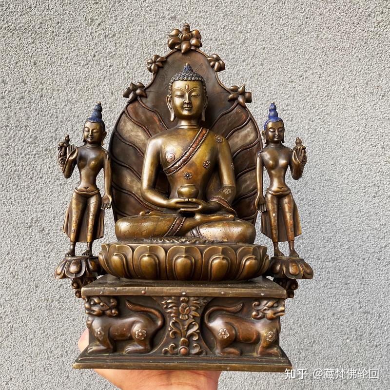 喜马拉雅山上的诡异之光：金面具的传说与谜题