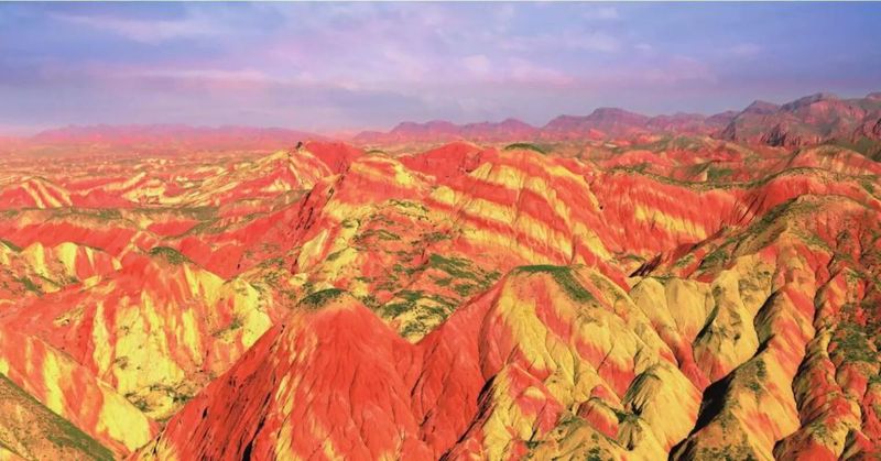 沙漠石林里的红色奇迹·一场不为人知的雨与鱼的奇幻之旅