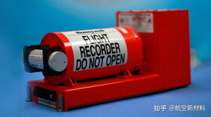 黑匣子失灵后，我看见了锈蚀的徽章！