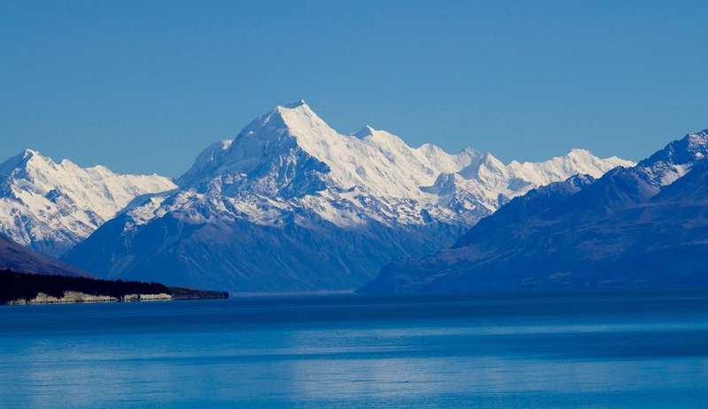 高加索山脉的蓝光透明立方丨自然的奇迹还是未解之谜？