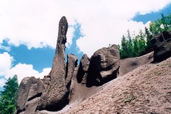 雪山底下藏着一条龙？我亲眼见过那片地底的光！