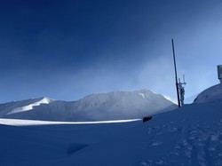雪山天坑里的频率密码·玻璃棺中的未解之谜