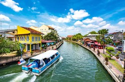 马六甲的旧街巷里，藏着一个叫“光云档案”的秘密…