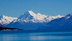 高加索山脉的蓝光透明立方丨自然的奇迹还是未解之谜？