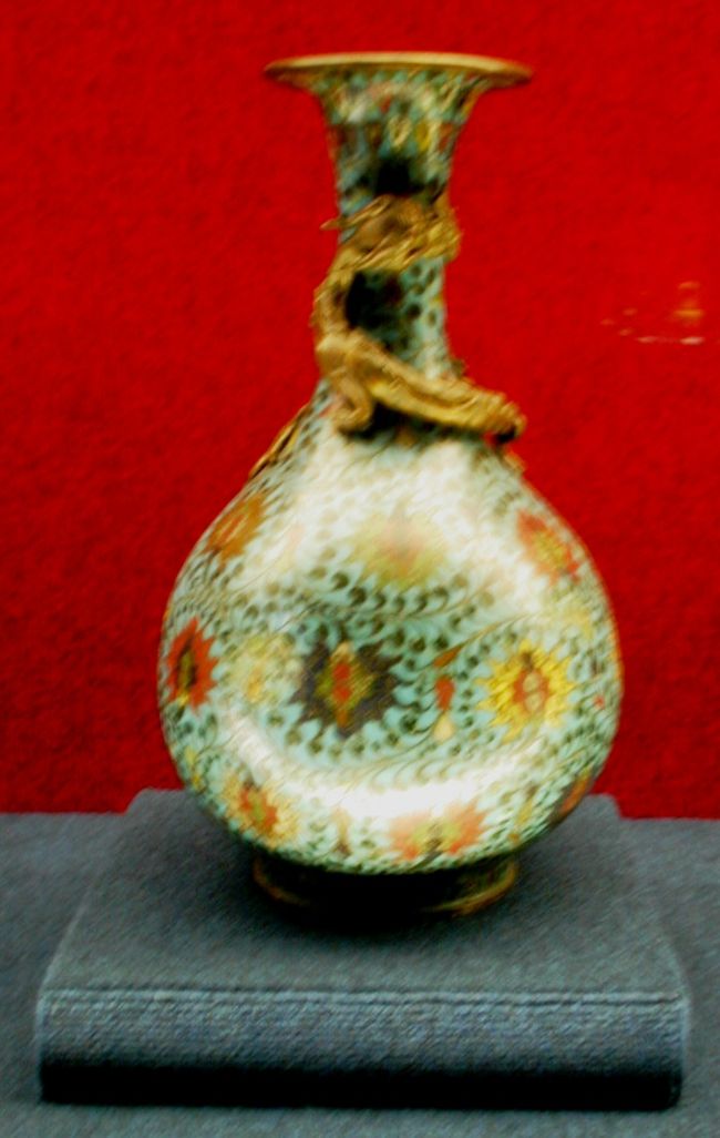 百慕大楼梯循环陶罐刻文丨历史的谜团与现代的探索