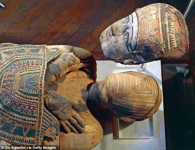 深海断层下的诡异脚步…