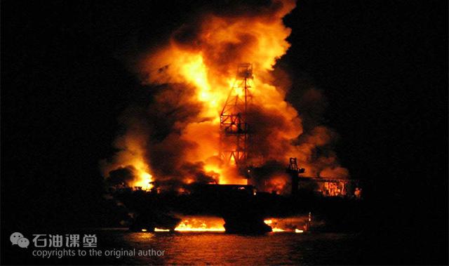 深井底下，那口铜铃突然不响了！