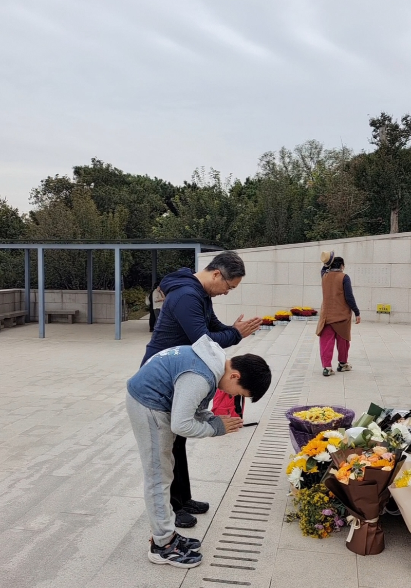 撒哈拉的沉默｜那些被风抹去名字的墓碑