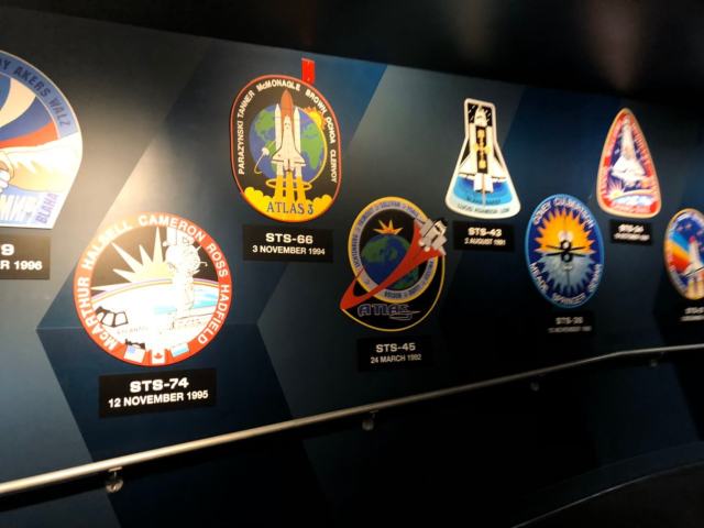 佛罗里达的夏天，像不像一个被反复播放的模拟宇宙？