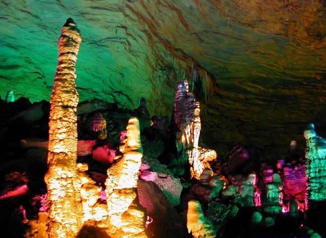 探秘—洞穴失落的蛟龙之谜